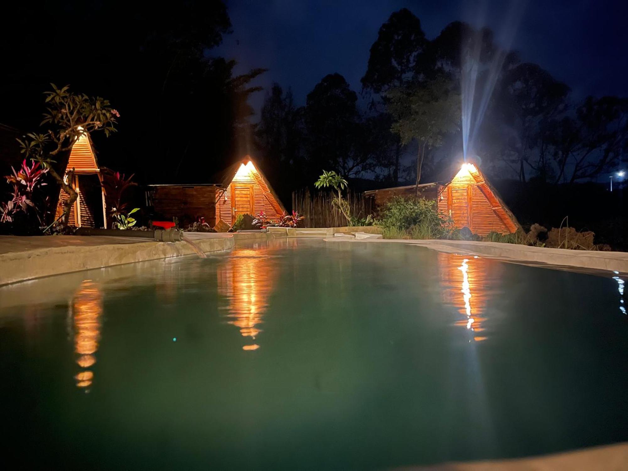 库布盼洛坎 Triangular House And Hot Spring酒店 外观 照片